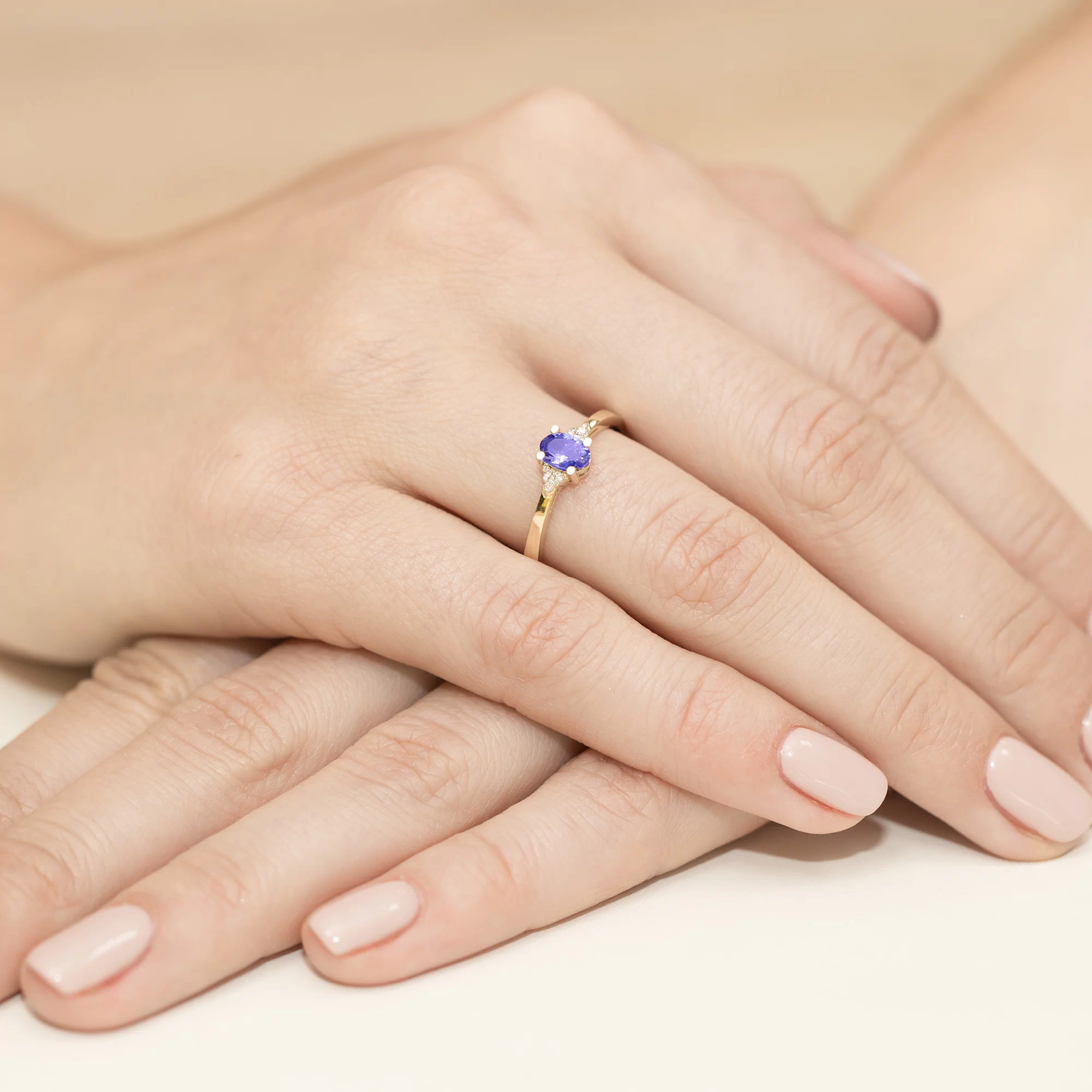 Dlaczego niektóre kamienie w biżuterii przyciągają uwagę bardziej niż inne